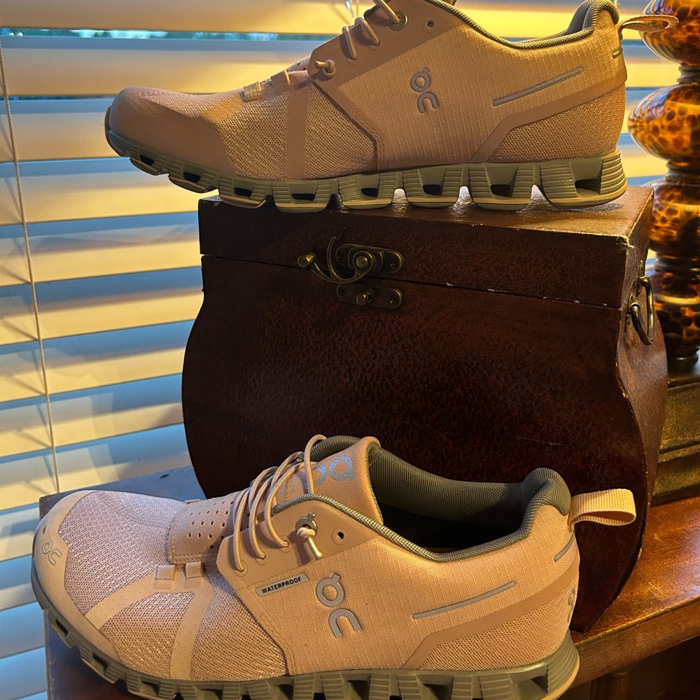 On clouds waterproof size 9 NEVER WORN